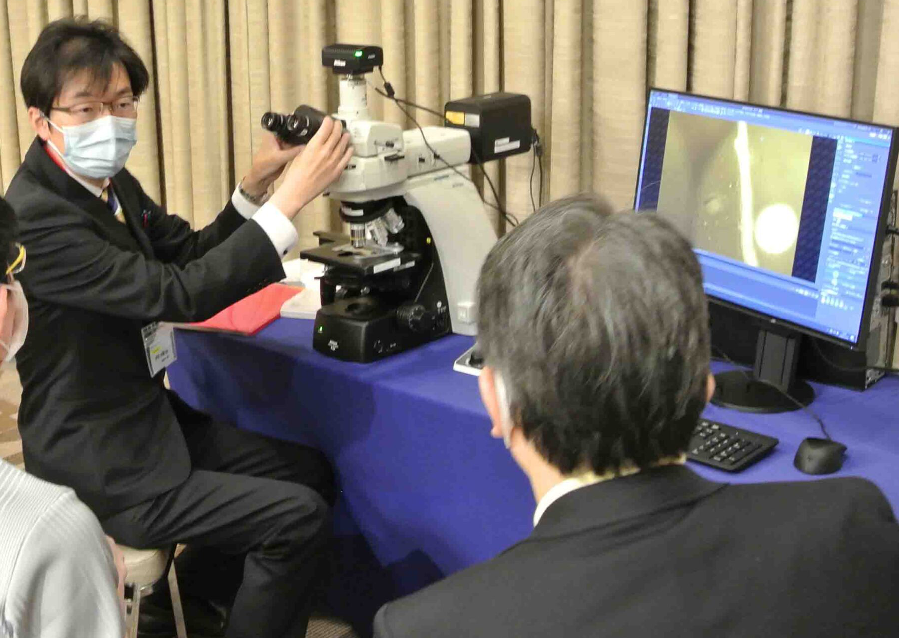 臨床臨床塗抹実習（顕微鏡の使い方の説明）