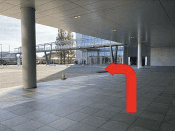 ②矢印の方向へ進む